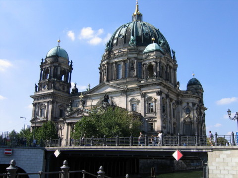 Berlin-Cathedral-(Berliner-Dom)-fra-kanalen.JPG
