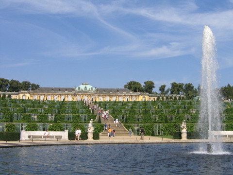 Berlin-Potsdam-Schloss-Sanssouci-springvand-forgrund.JPG
