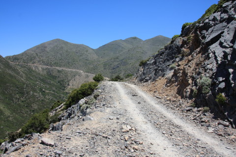 Kreta-2009-7640-grusvejen-uden-ende-godt-der-er-flot-udsigt.JPG