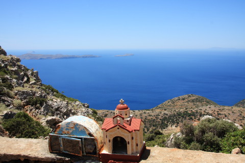Kreta-2009-8022-miniature-kirker-for-enden-af-stien-inden-det-gaar-ned-til-Agios-Ioannis-Gionis.JPG
