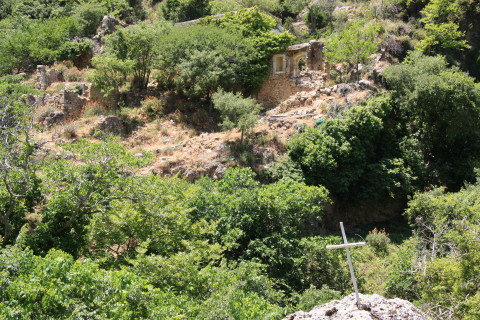 Kreta-2009-8235-tur-9-runinerne-ved-Kato-Myli-set-fra-anden-side-ved-den-lille-kirke-Agia-Paraskevi.JPG